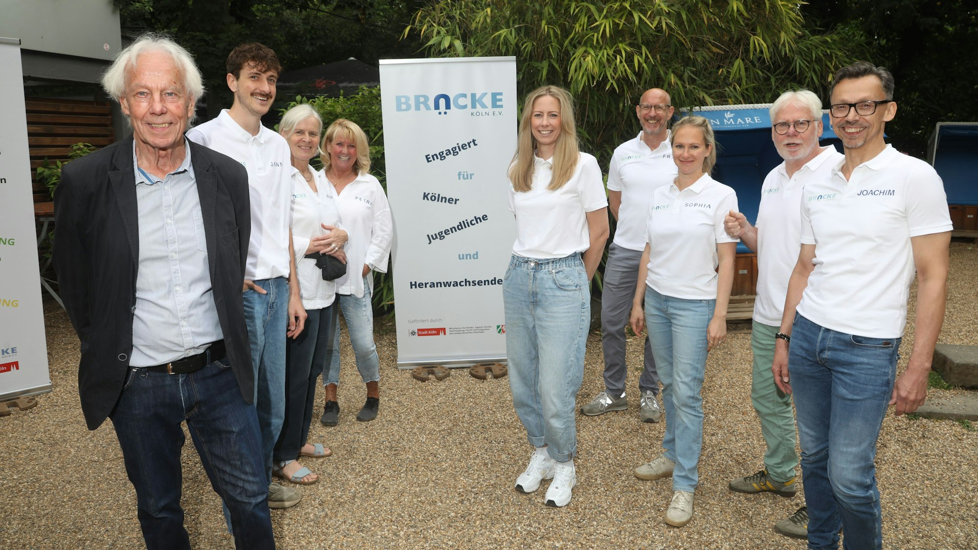 Klaus Riekenbrauk (l.) ist Vorsitzender des Vereins „Brücke Köln“.