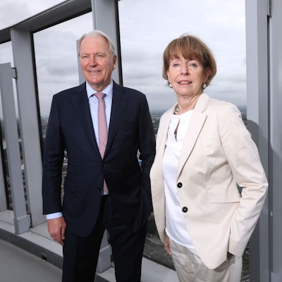 27.06.2025, Köln: Oberbürgermeisterin Henriette Reker und Gerald Böse Vorsitzender der Geschäftsführung der Kölnmesse spricht über Finanzzahlen 2024 - und präsentiert die neue Unternehmensstrategie „level35“, die für die kommenden zehn Jahre gelten soll. Foto: Arton Krasniqi