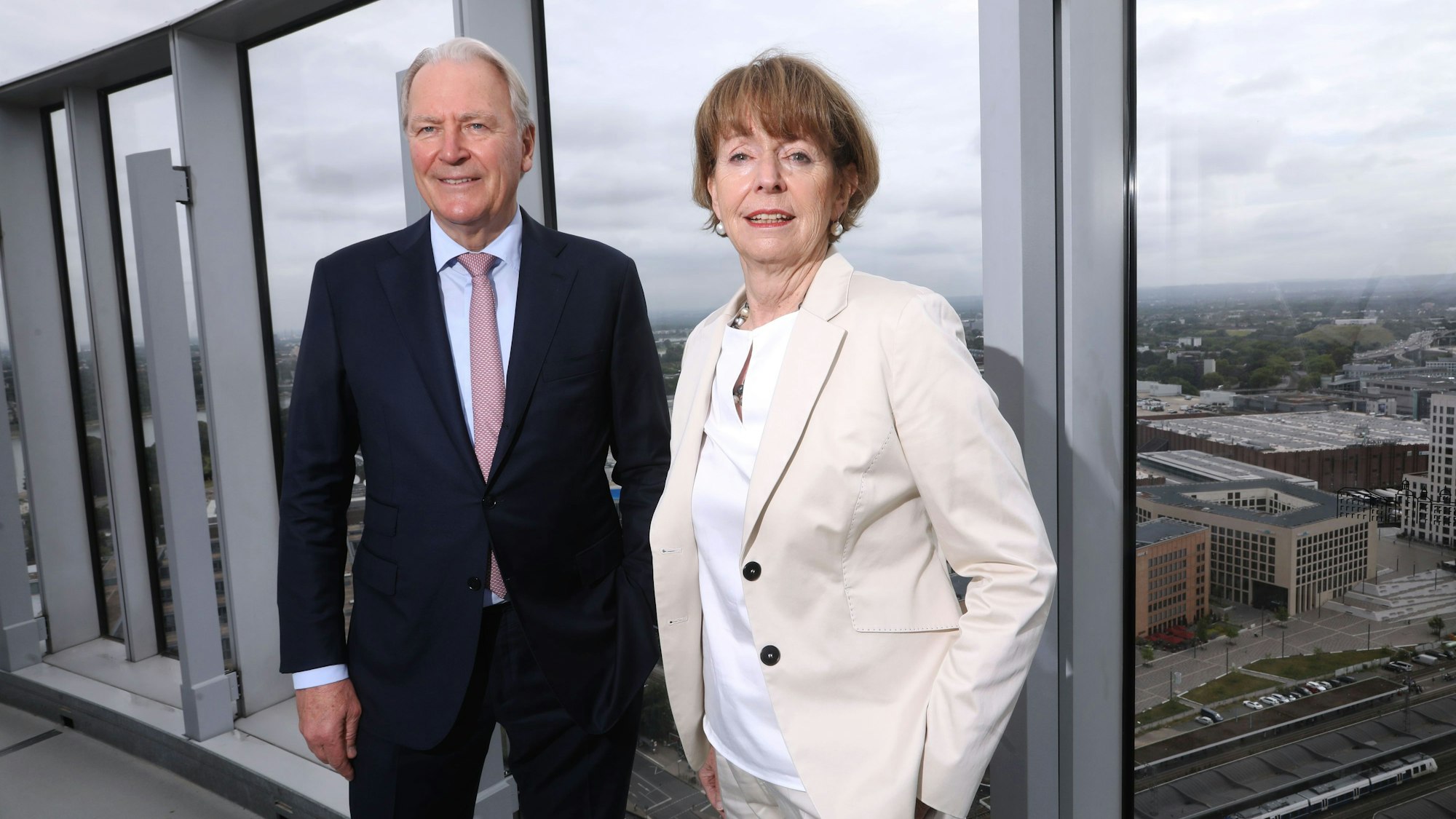 27.06.2025, Köln: Oberbürgermeisterin Henriette Reker und Gerald Böse Vorsitzender der Geschäftsführung der Kölnmesse spricht über Finanzzahlen 2024 - und präsentiert die neue Unternehmensstrategie „level35“, die für die kommenden zehn Jahre gelten soll. Foto: Arton Krasniqi