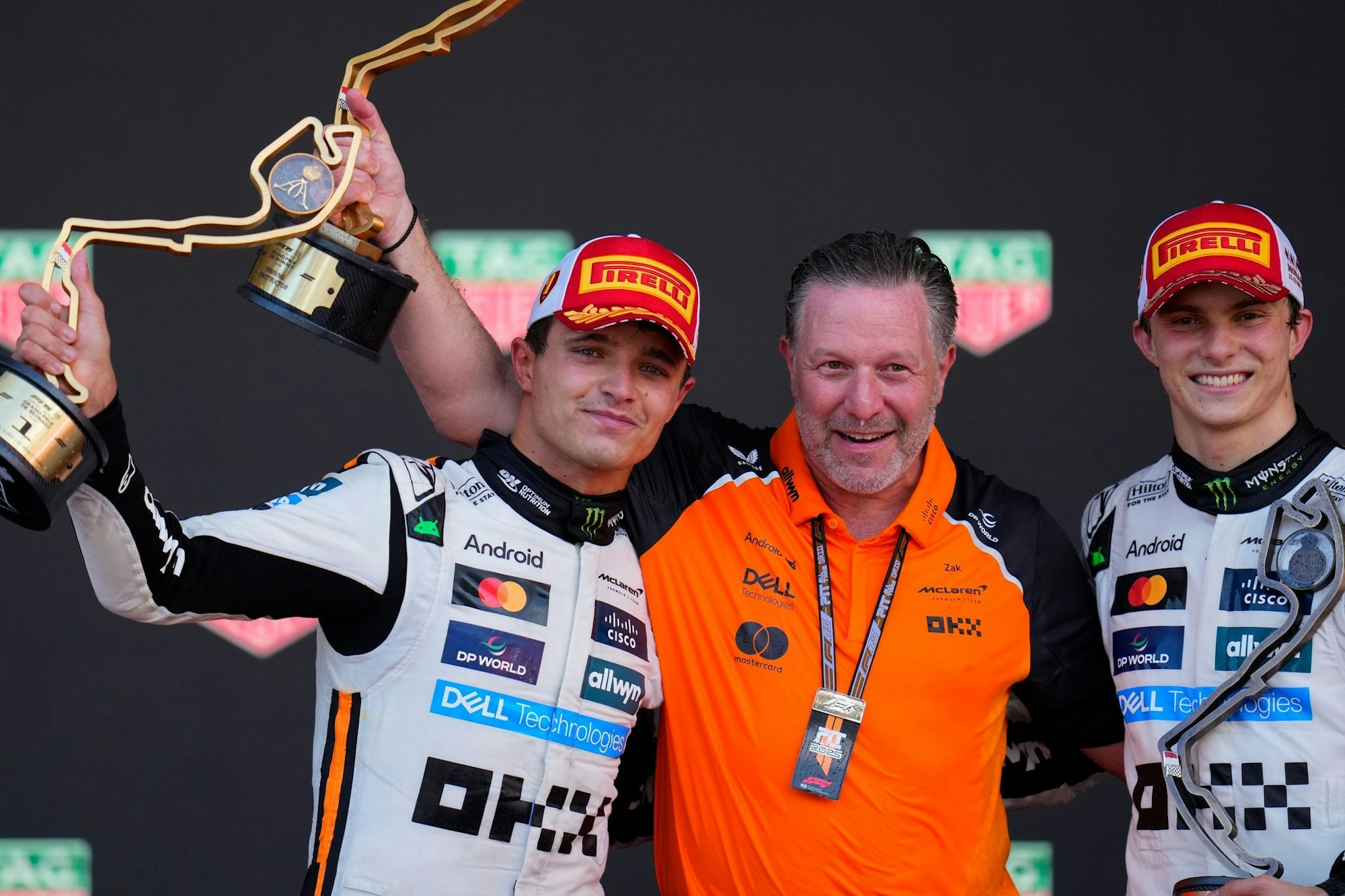 Zak Brown (m) erinnert immer wieder an die Papaya-Prinzipien.