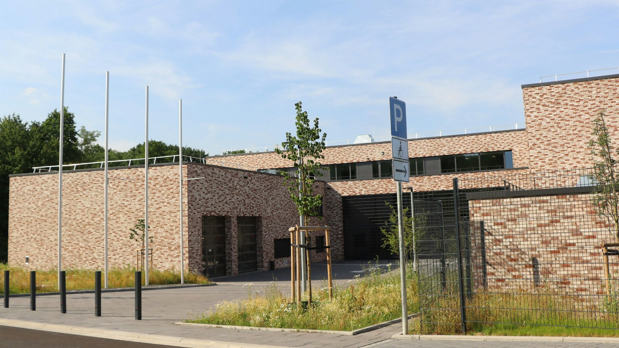 Das Bild zeigt die neue Feuerwache von der Außenseite.