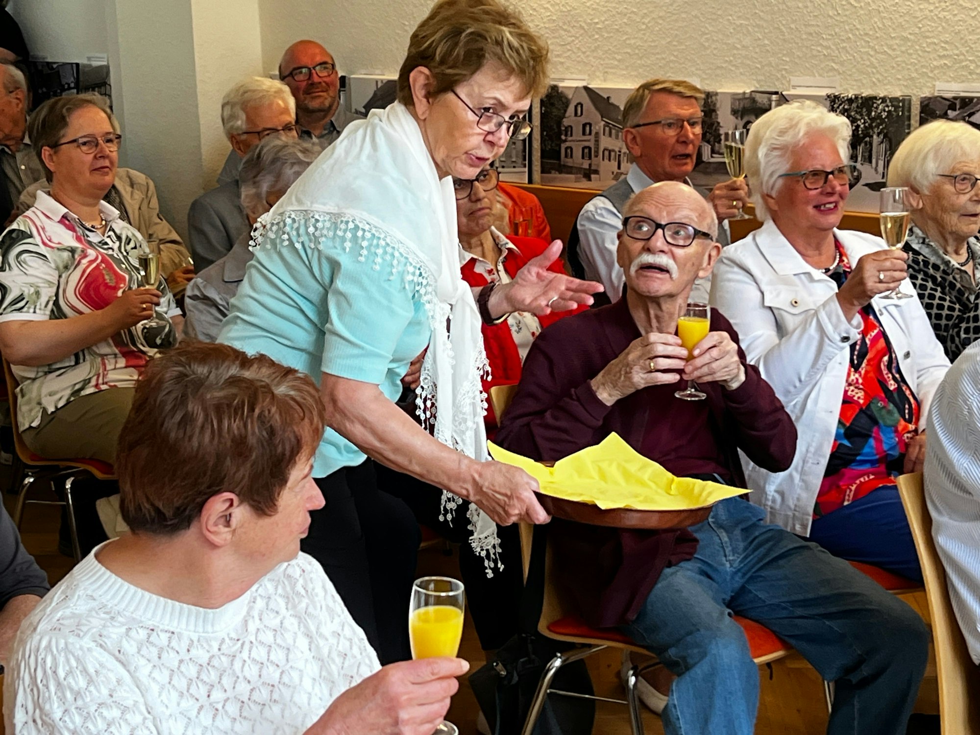Menschen feiern.
