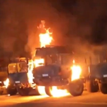 Sechs Bundeswehr-Fahrzeuge sind am Samstagabend in Erfurt in Brand geraten. Die Kriminalpolizei ermittelt wegen Brandstiftung.