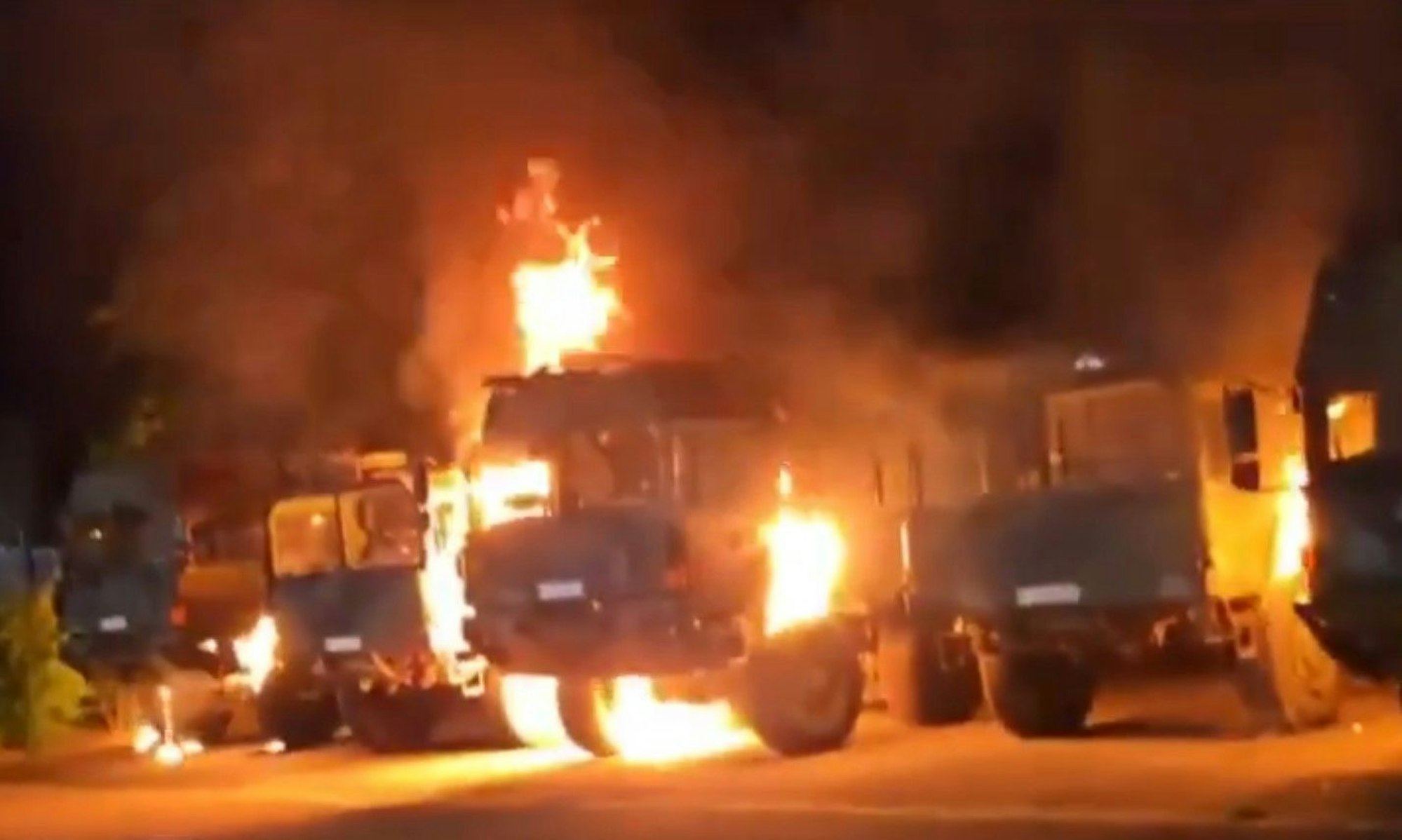 Brennende Bundeswehr-Lkw in Erfurt.