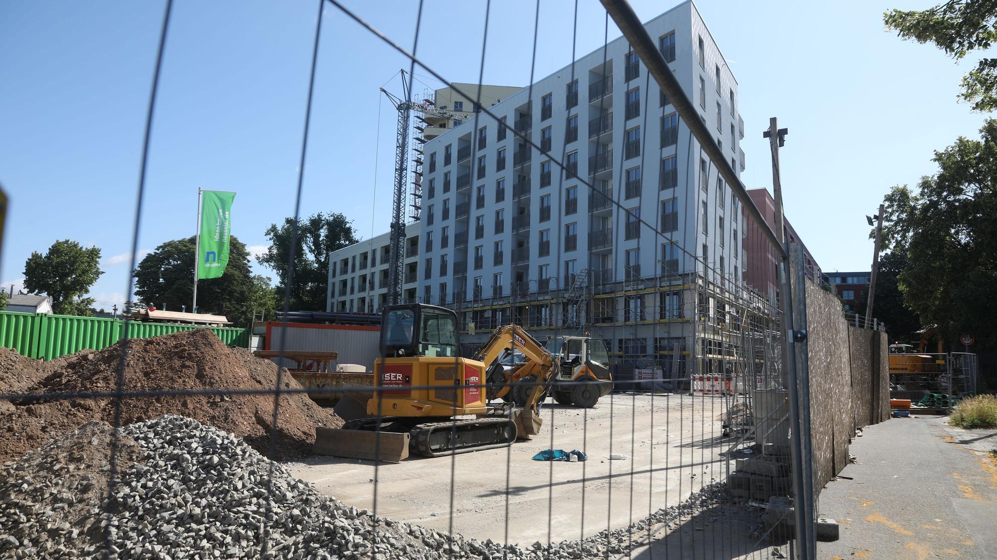 25.06.2025, Köln: Stromausfall in der Südstadt. Ein Bagger hatte ein Stromkabel während Arbeiten auf der Sechtemer Straße beschädigt. Foto: Arton Krasniqi