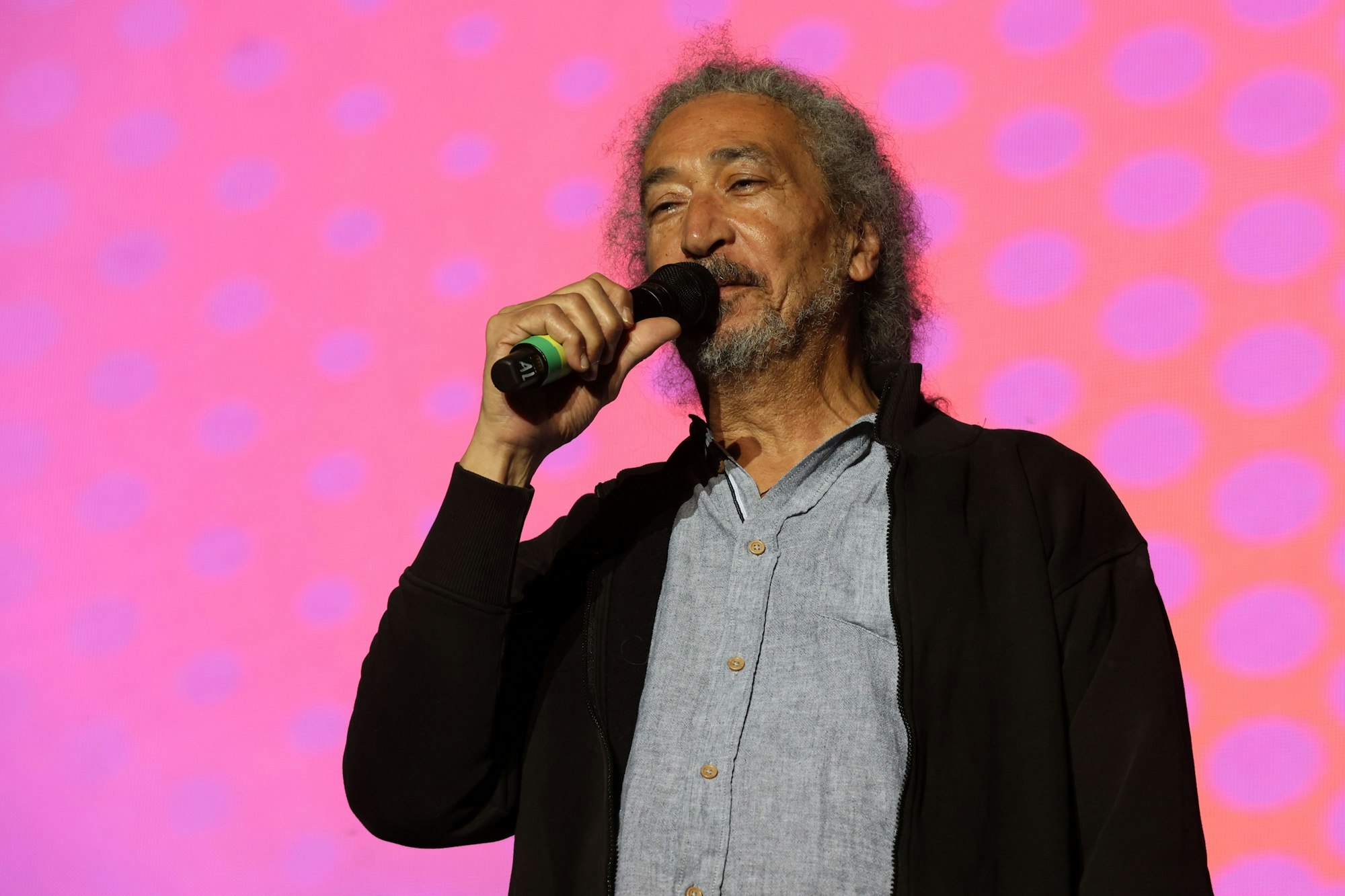 Bühnenmoderator Andrew Murphy beim Summerjam 2022.