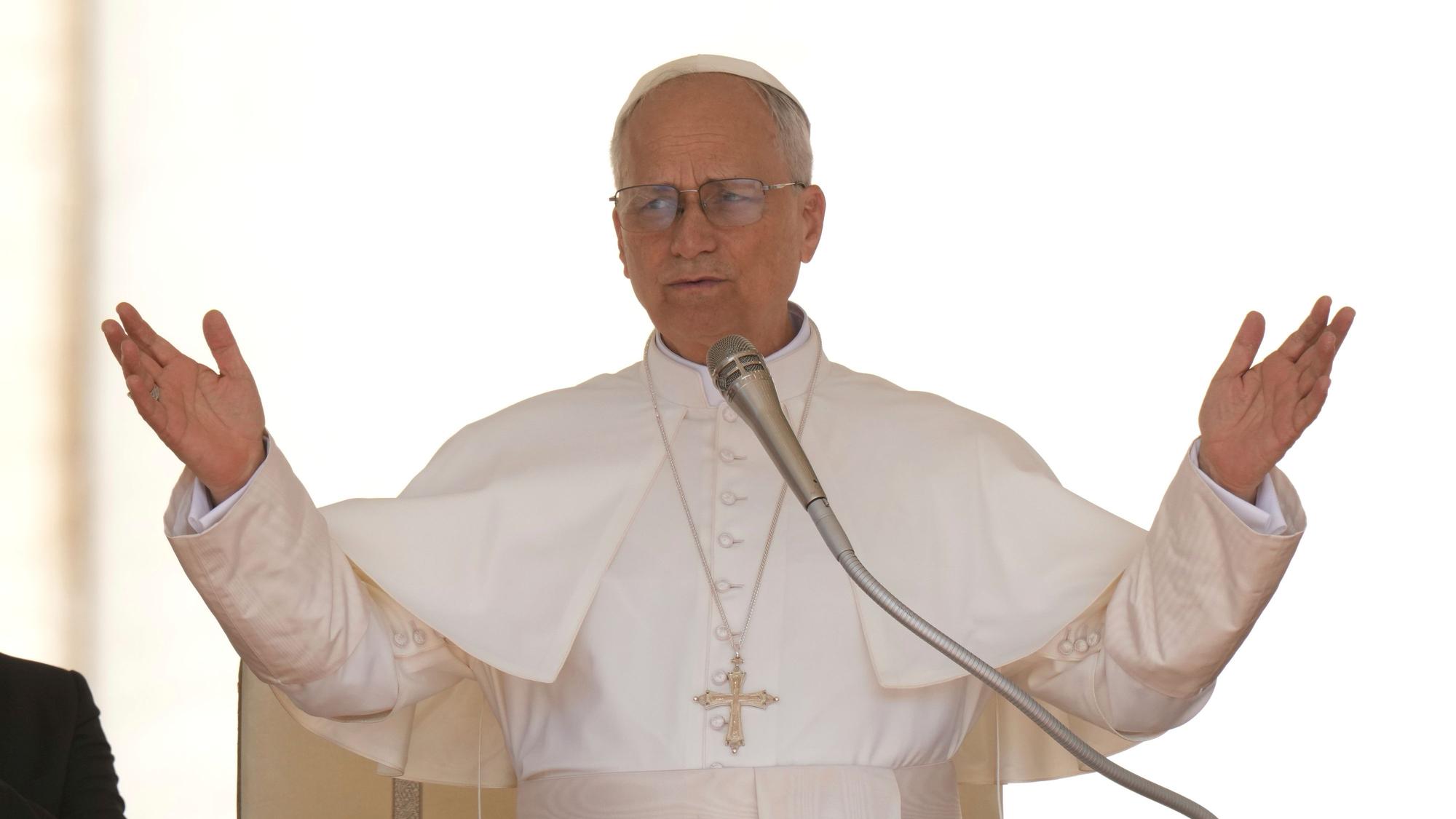 Papst Leo XIV. bei seiner wöchentlichen Generalaudienz auf dem Petersplatz im Vatikan.