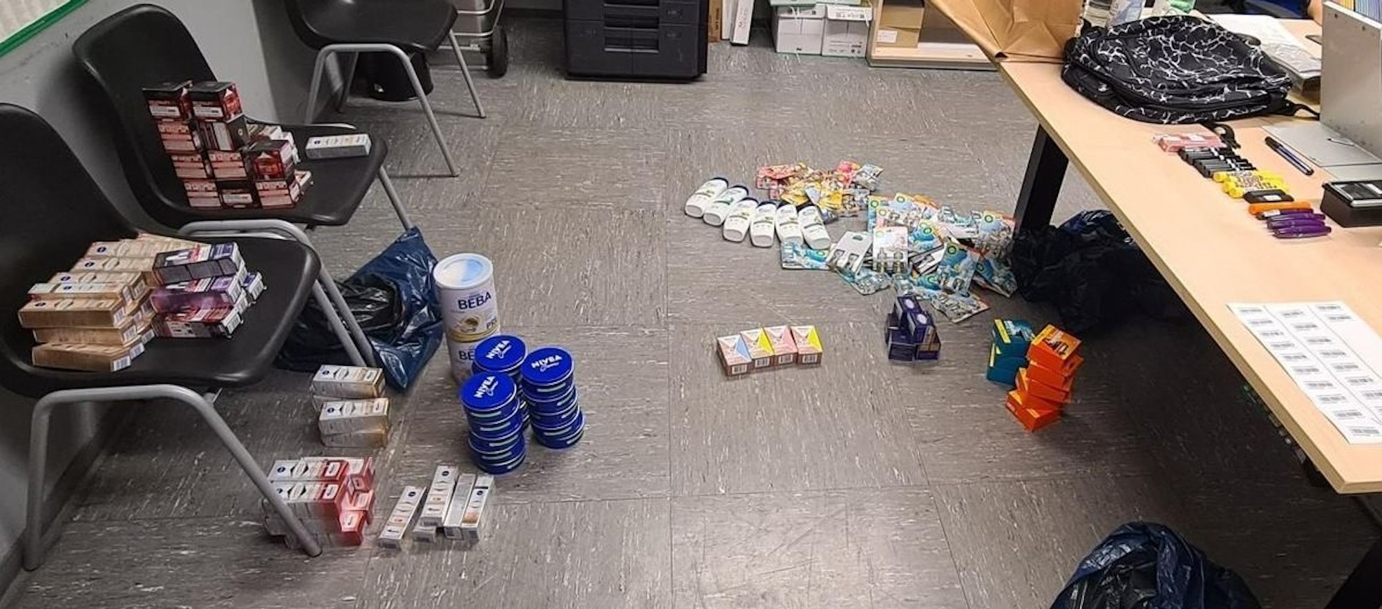 Sichergestelltes Diebesgut nach Ladendiebstahl in Leverkusen-Opladen