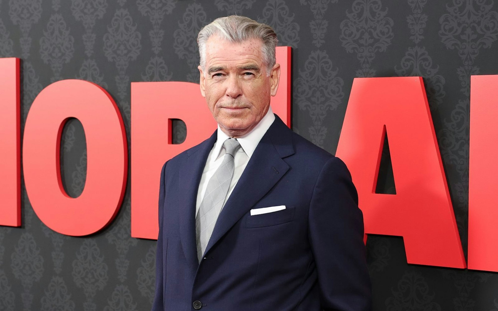 Für Schauspieler Pierce Brosnan ist die Serie „MobLand“ wie nach Hause zu kommen. (Bild: 2025 Getty Images/Theo Wargo)