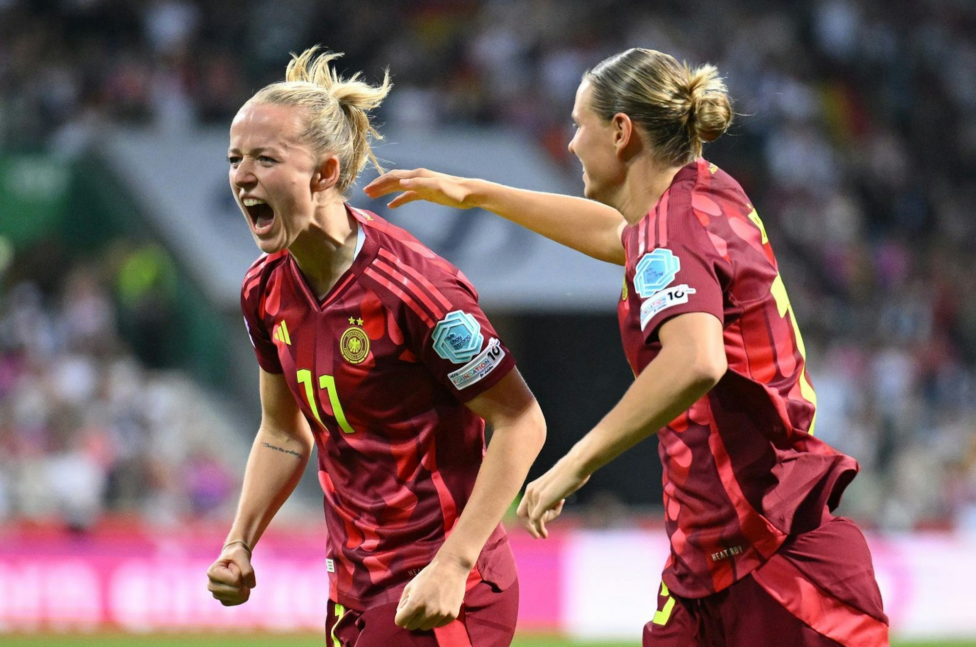 Lea Schüller (links) trifft gegen die Niederlande in Bremen. Dort fand Ende Mai ein Spiel des deutschen Teams in der UEFA Women's Nations League 2024/25 statt. (Bild: 2025 Getty Images/Stuart Franklin)