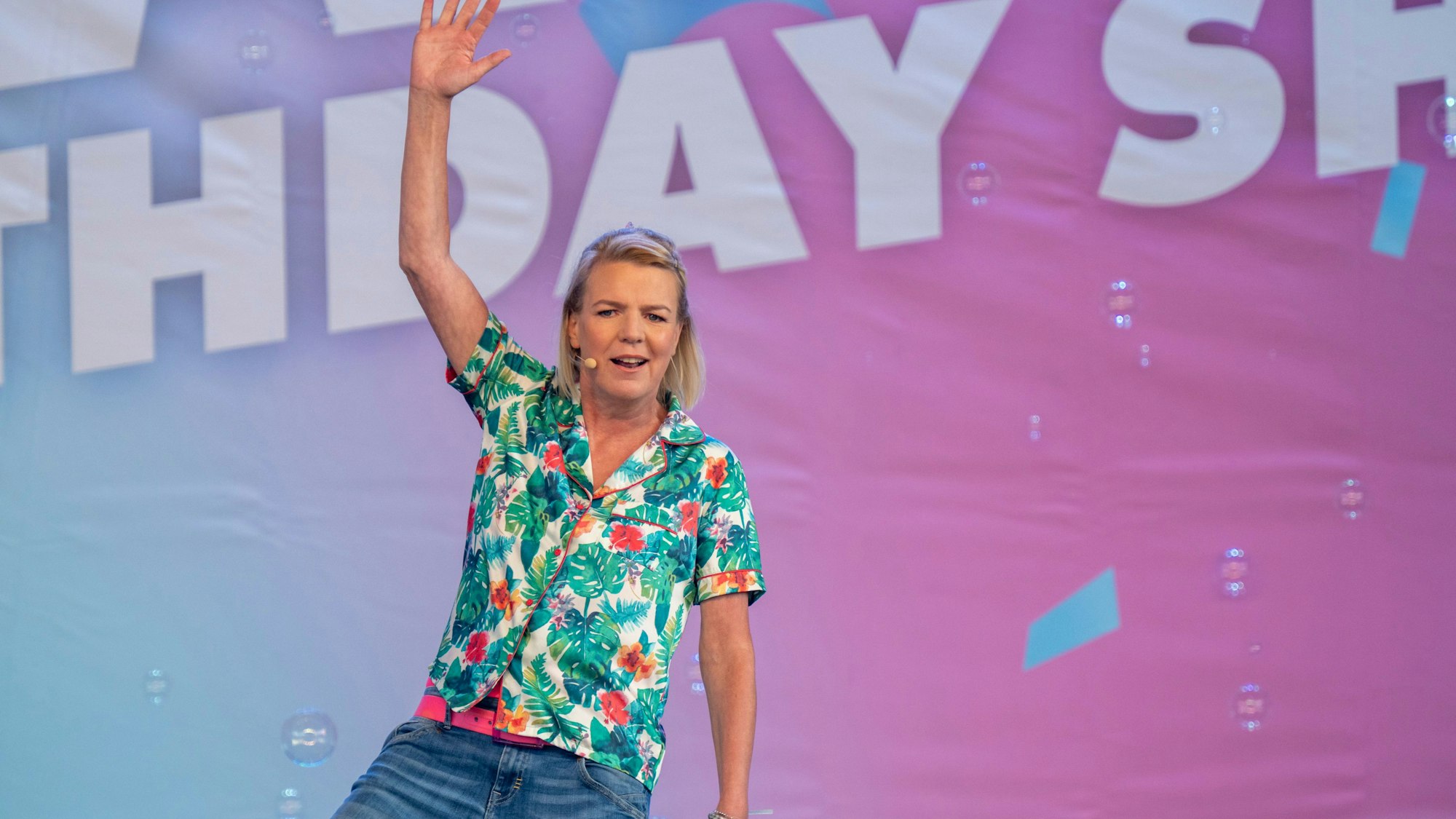 Mirja Boes reißt Witze unter der Gürtellinie. Die NightWash-Show feiert ihr 25-jähriges Jubiläum im Tanzbrunnen. Foto: Uwe Weiser