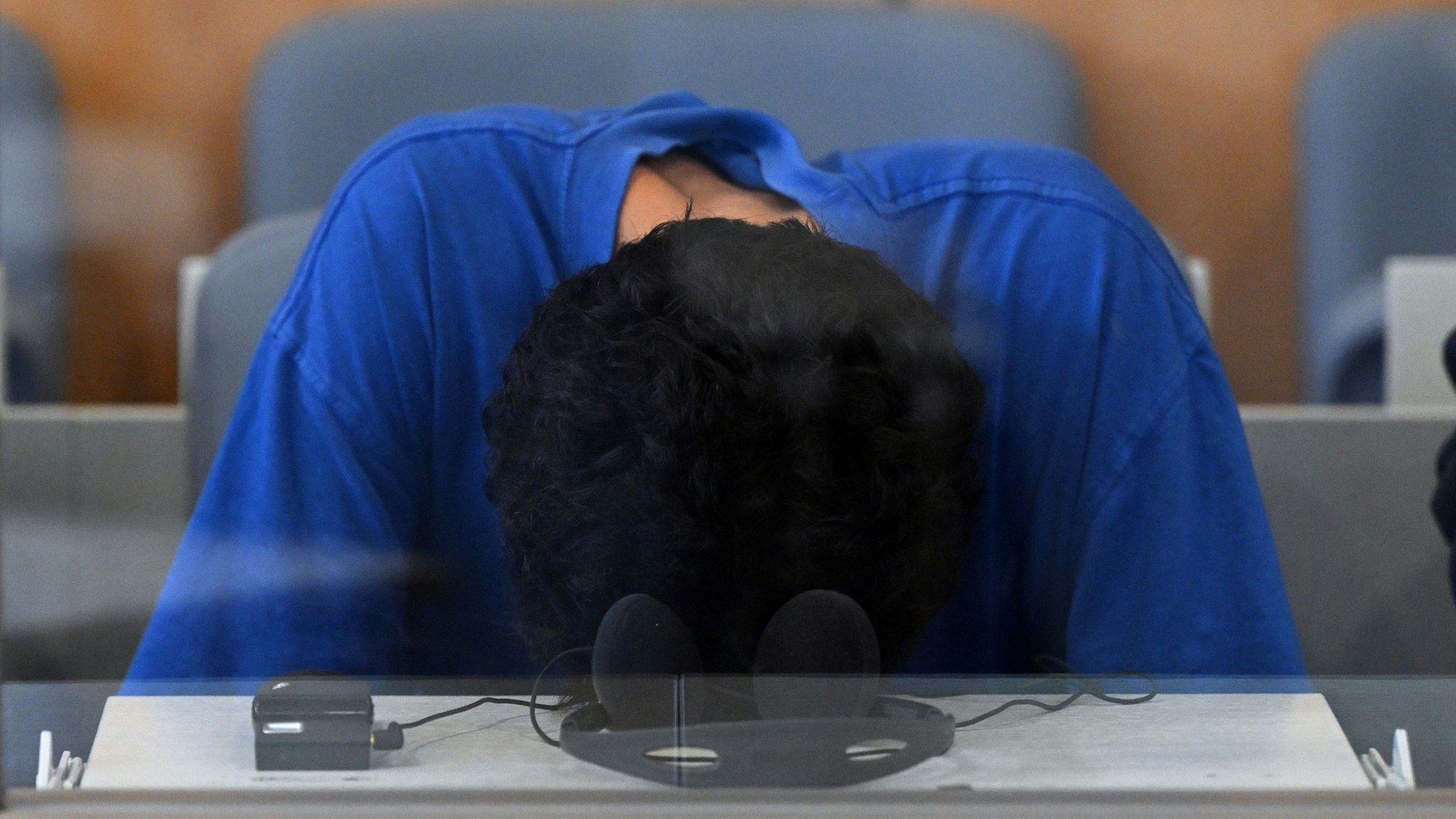 Der Angeklagte im Gerichtssaal des Oberlandesgerichts Düsseldorf: Der Syrer Issa Al Hasan soll drei Menschen erstochen haben.