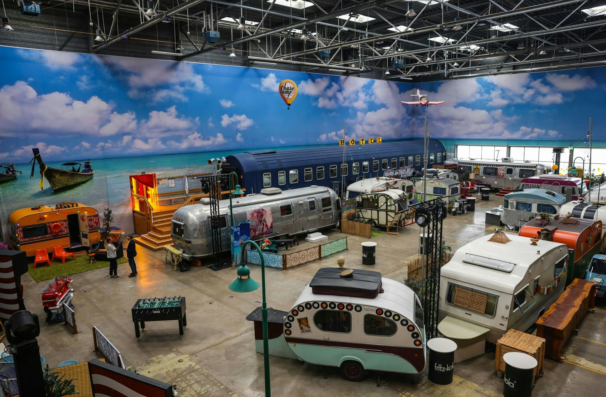 Nass werden kann man nicht: Das Basecamp in Bonn garantiert Trocken-Camping.