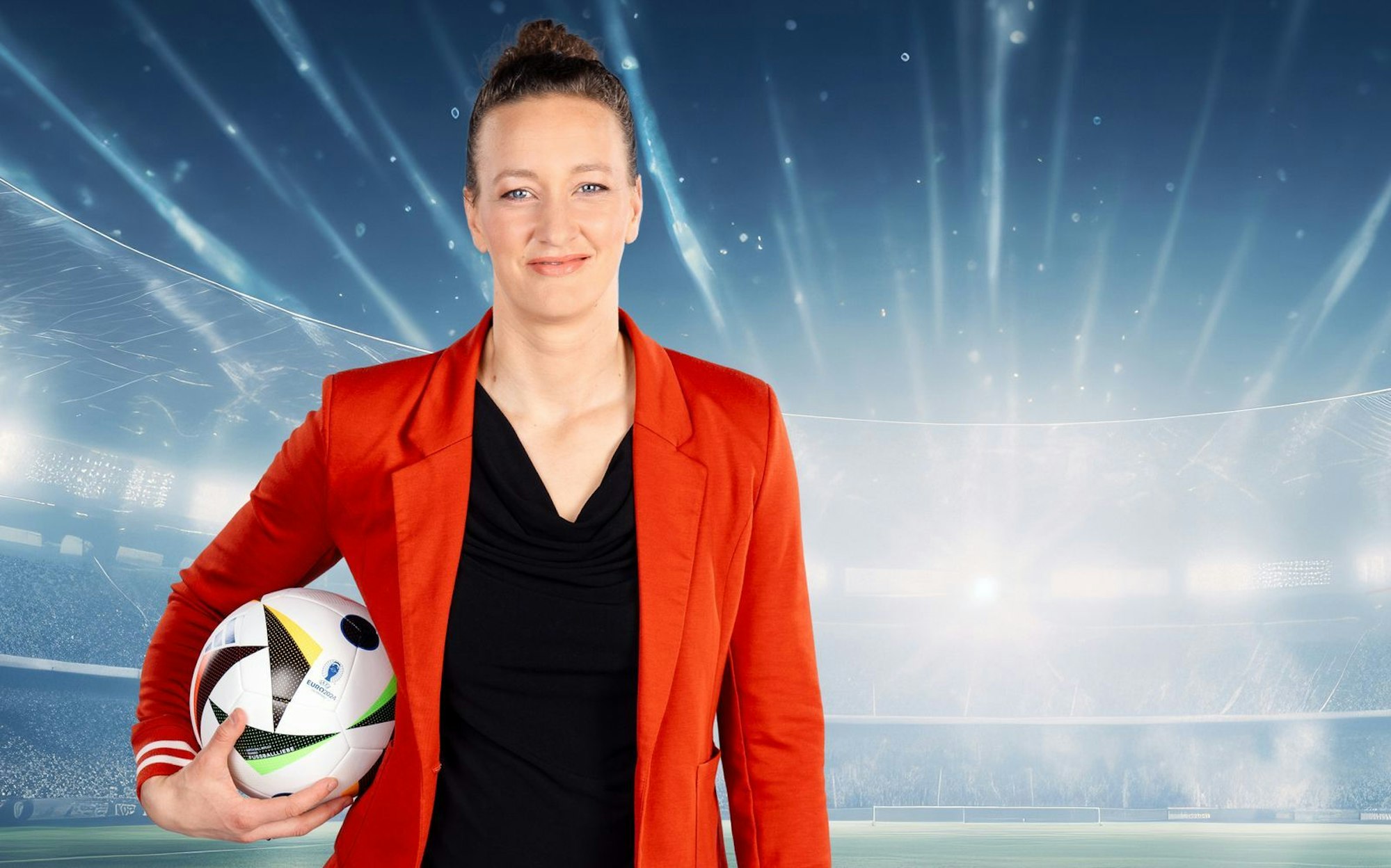 Die ehemalige Weltklasse-Torhüterin Almuth Schult - gerade hat sie ihre Karriere beendet - ordnet das Geschehen als Expertin im Ersten ein. Sie wird das gesamte Turnier für den Sender begleiten. (Bild: WDR/Annika Fußwinkel/Adobe)