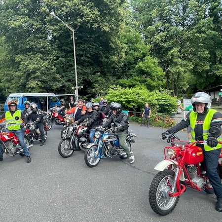 Rund 100 begeisterte Hercules-Fahrer waren zu ihrem Jahrestreffen in den Waldbröler Weiler Vierbuchermühle gefahren – manche sogar auf dem Moped.