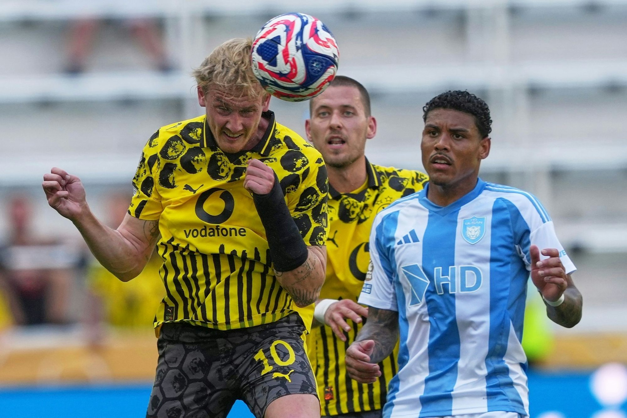 Auch Julian Brandt (l.) will in Dortmund bleiben.