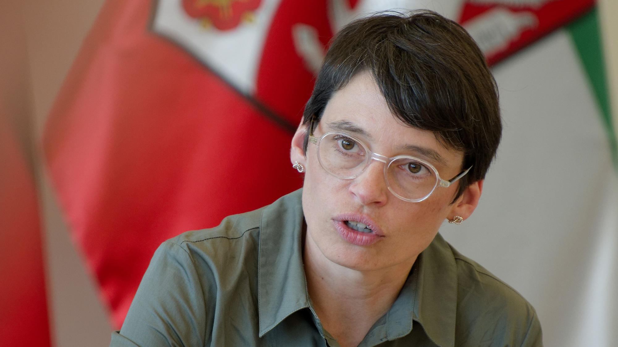 Josefine Paul, Ministerin für Kinder, Jugend, Familie, Gleichstellung, Flucht und Integration (Grüne), ist wegen ihrer Kommunikationspolitik nach dem Solingen-Anschlag unter Druck geraten.