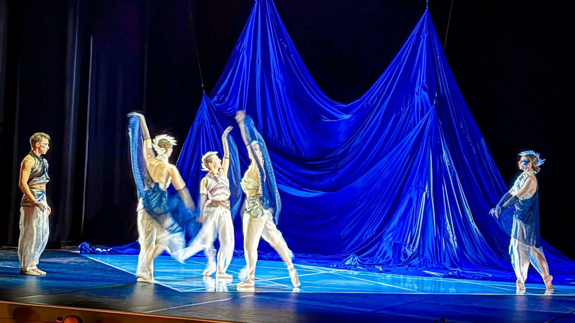 Künstler auf einer Bühne