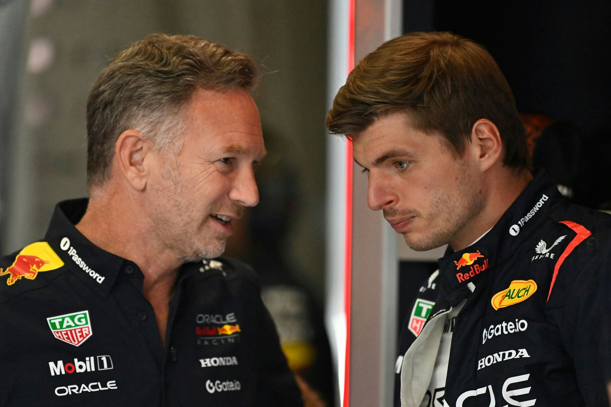 Christian Horner (l) stört sich an den Dauer-Gerüchten um Max Verstappen (r).