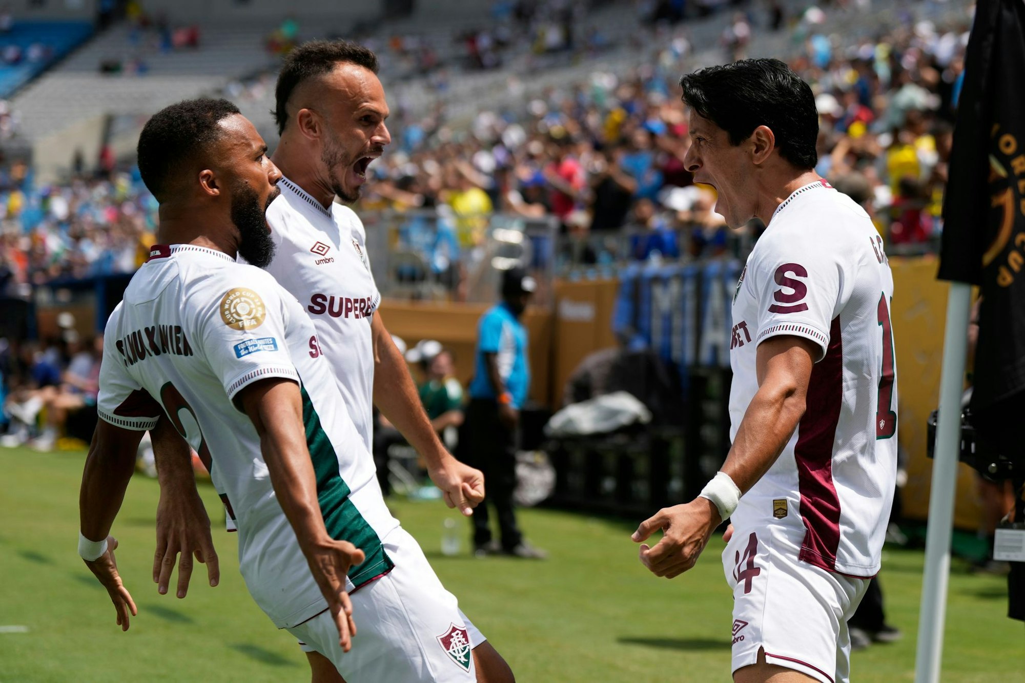 German Cano (r) erzielte den Führungstreffer für Fluminense.