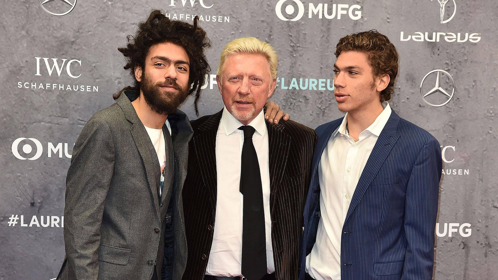 Boris Becker (m) mit seinen Söhnen Noah und Elias.
