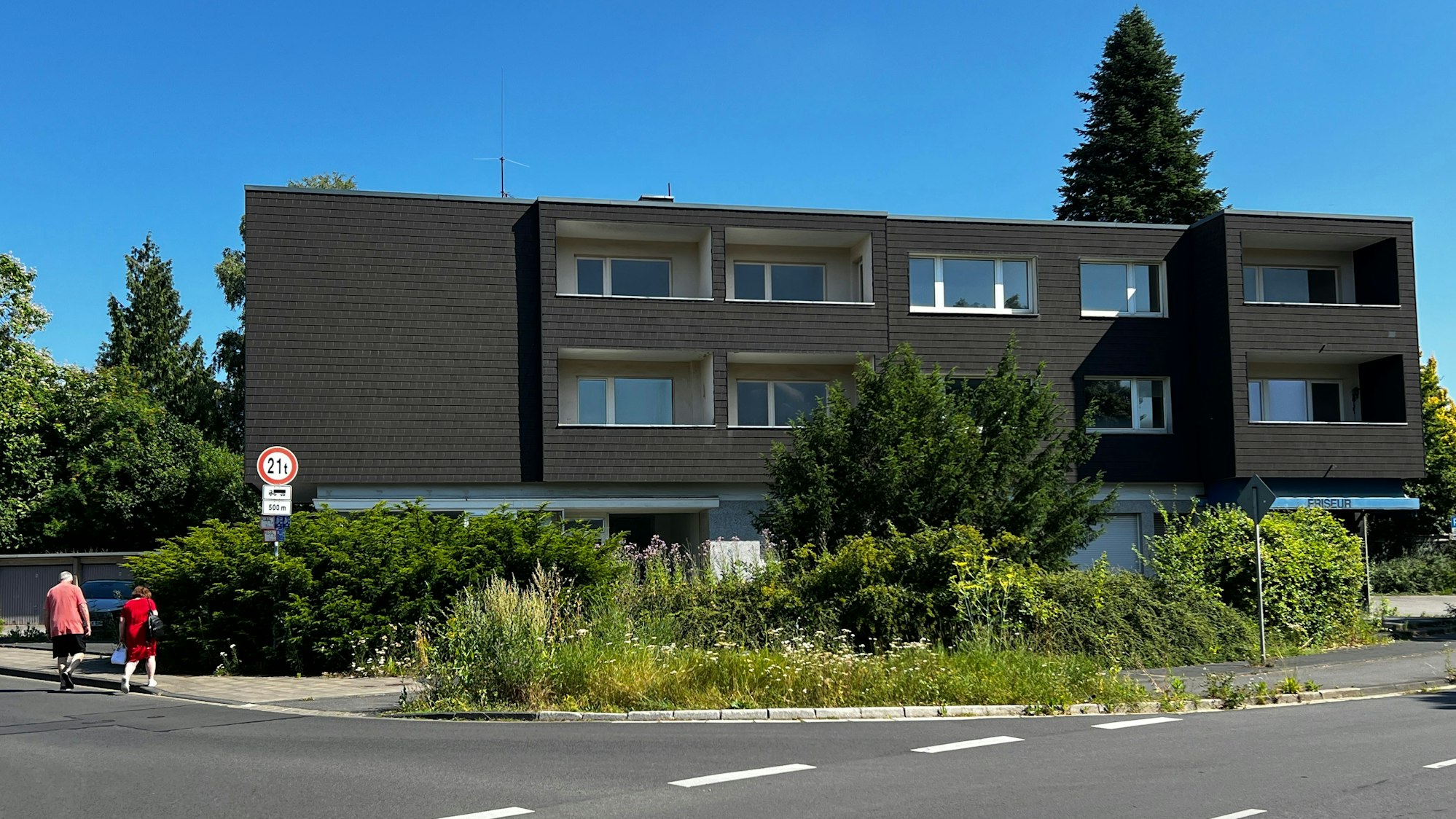 Steinbücheler Straße Ecke Bruchhauser Straße, das Gebäude will HKM kaufen und was neues bauen. Bild: Ralf Krieger