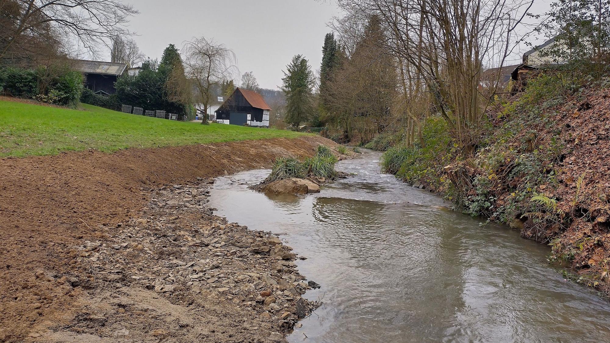 Der Murbach soll wieder naturnaher gestaltet werden. Die Arbeiten hierzu finden aktuell statt und sollen im Herbst abgeschlossen sein.