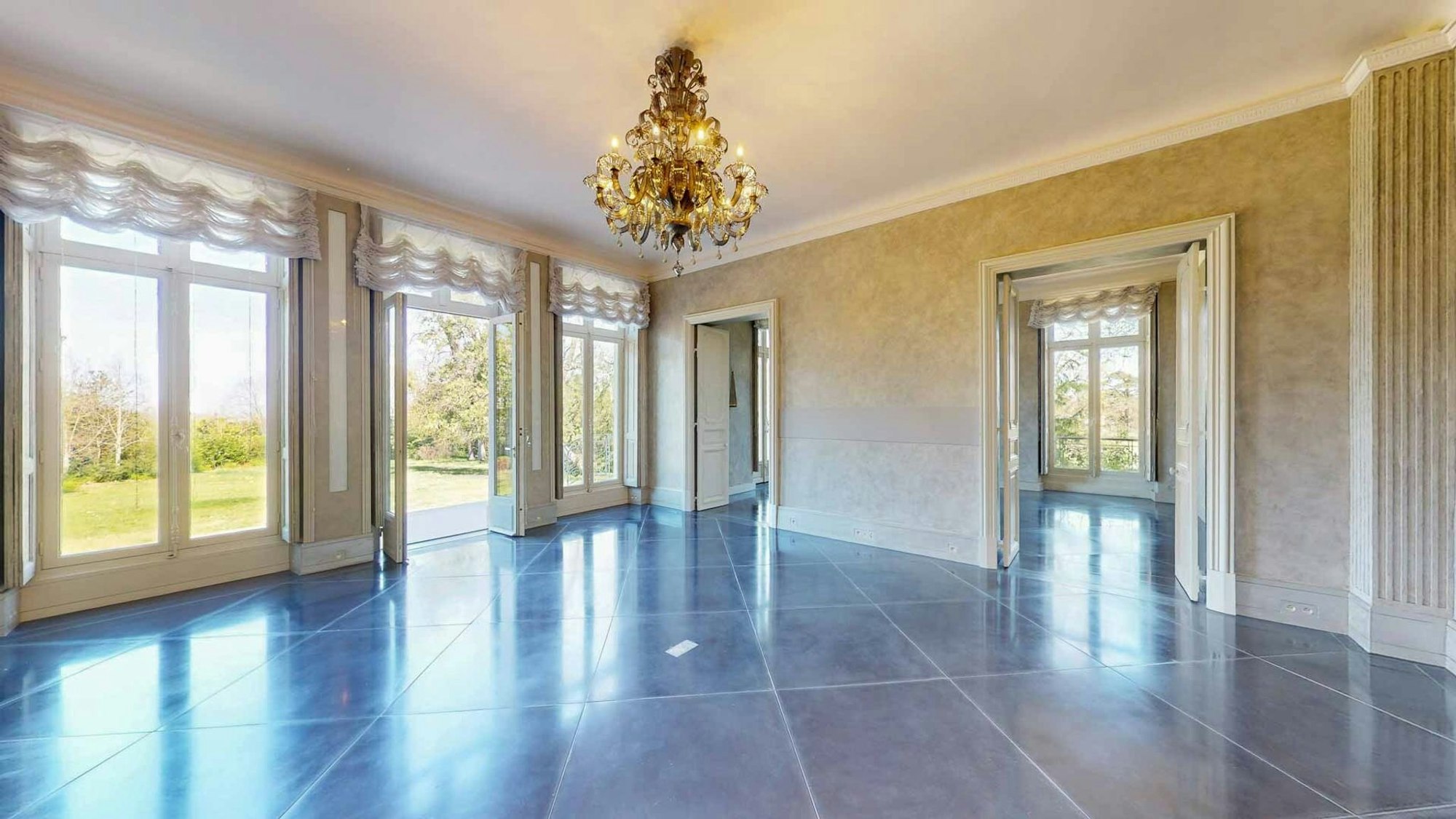 Ein Raum in der Villa von Karl Lagerfeld vor den Toren von Paris (undatiert).