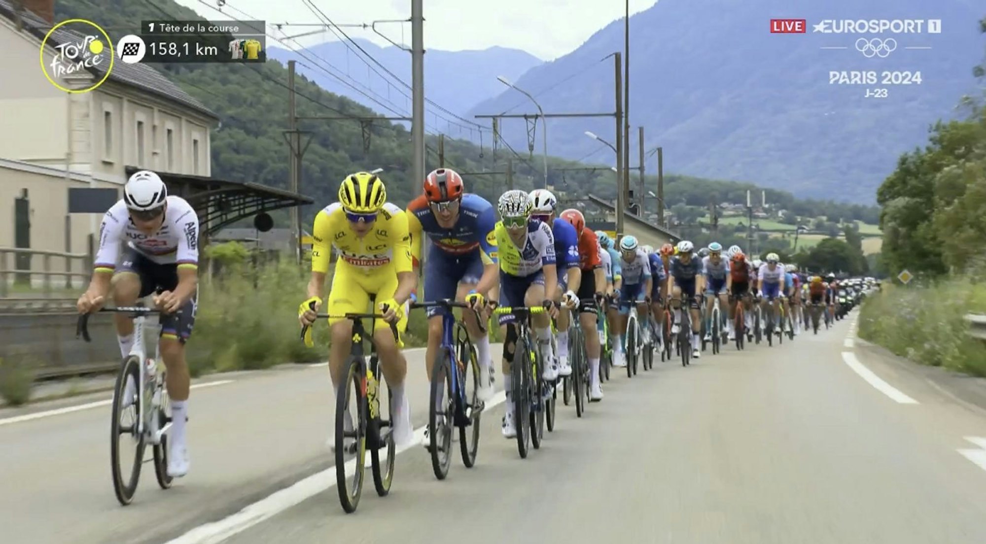 Wer die Tour de France 2025 verfolgen im TV will, kann dies kostenlos bei Das Erste oder Eurosport tun. Auch im Stream gibt es Möglichkeiten über sportschau.de, der ARD Mediathek und auch bei Joyn. Wer keine Minute verpassen will, wird im kostenpflichtigen Angebot von Discovery+ und DAZN fündig.
(Bild: Eurosport)