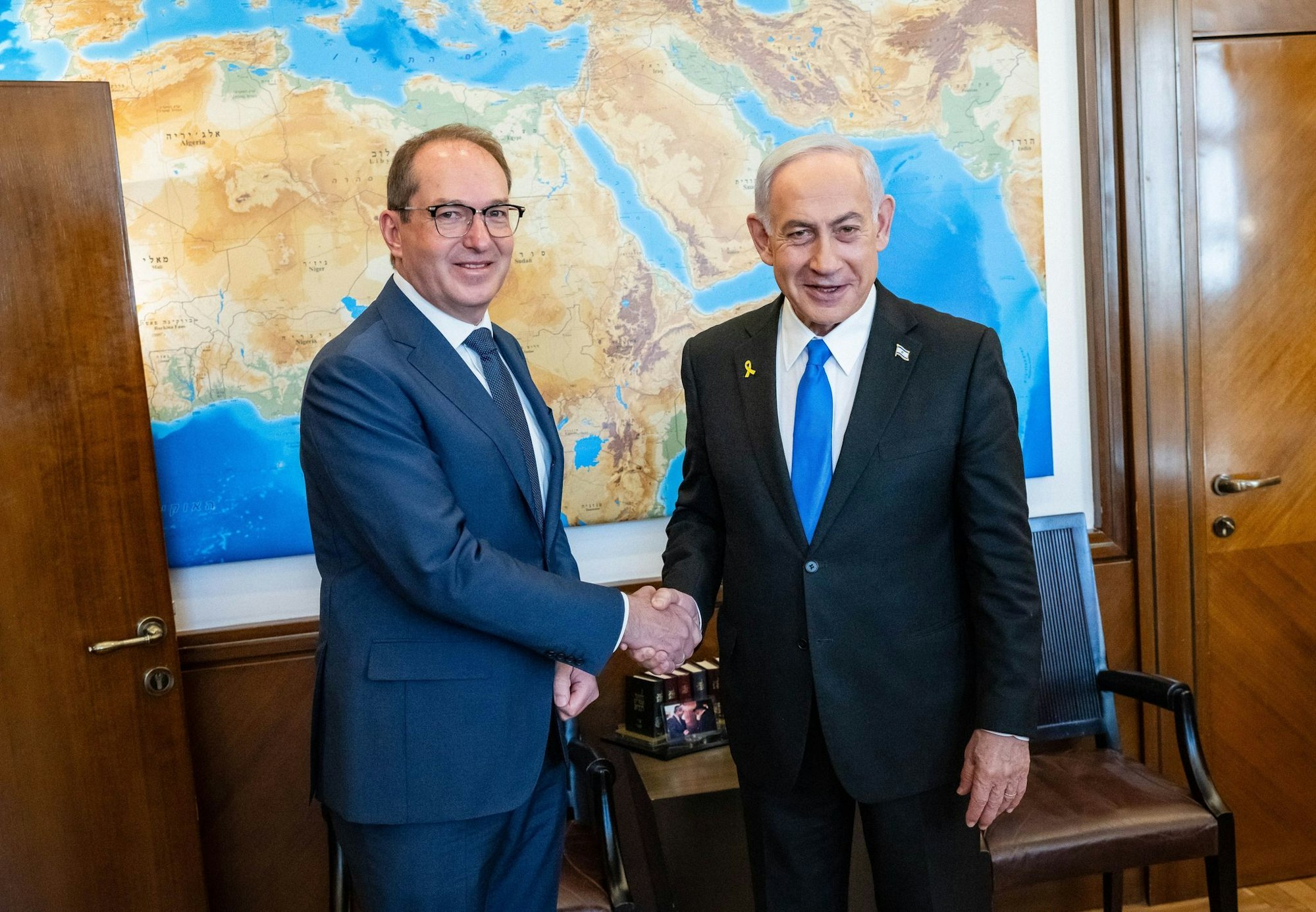 Bundesinnenminister Alexander Dobrindt (CSU) traf am Wochenende in Israel Ministerpräsident Benjamin Netanjahu sowie weitere Kabinettsmitglieder. (Handout)