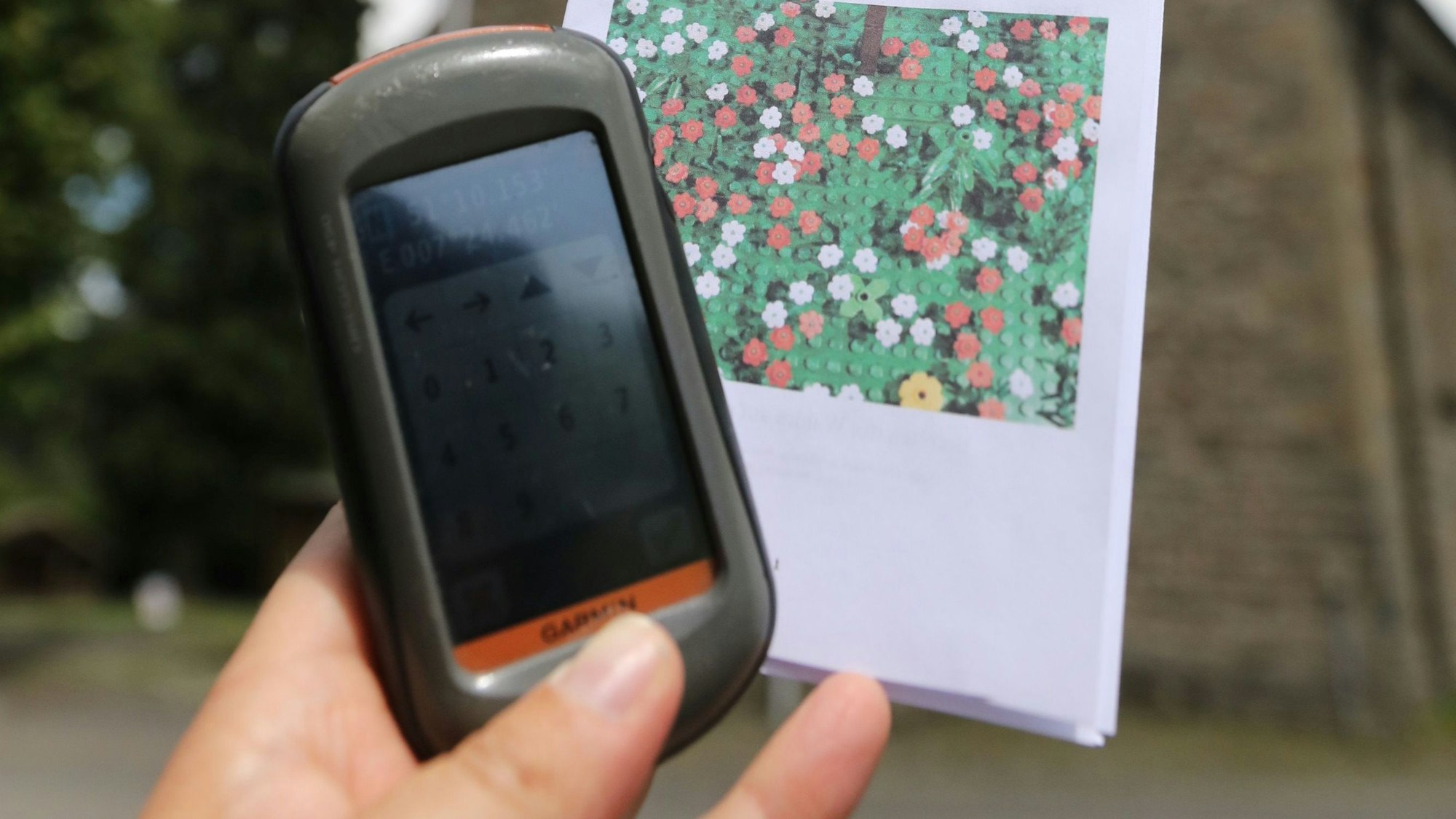 An der Kirche in Wipperfürth-Egen startet der Geocache-Wanderweg, in dessen Mittelpunkt die Bibel steht. Erdacht hat diesen die Kirchengemeinde St. Nikolaus.