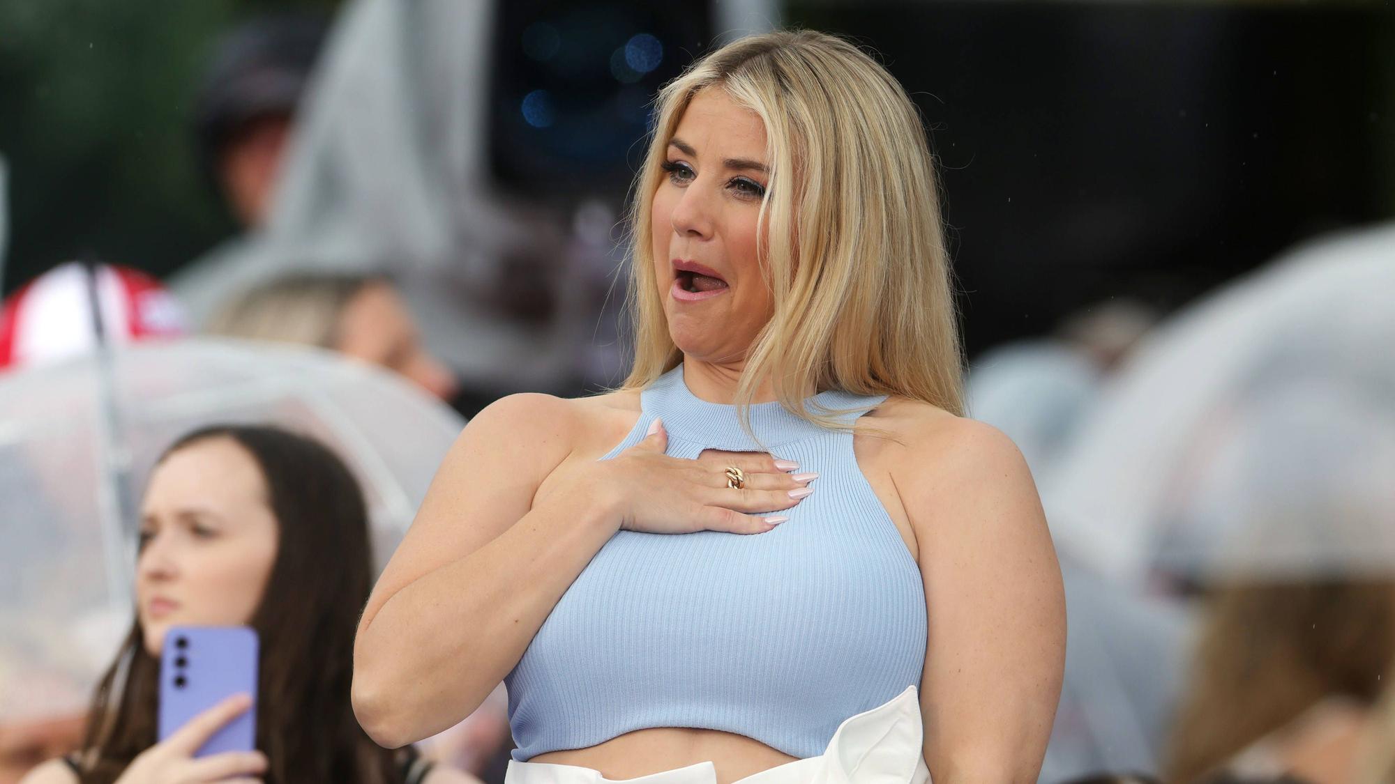 Beatrice Egli posiert.