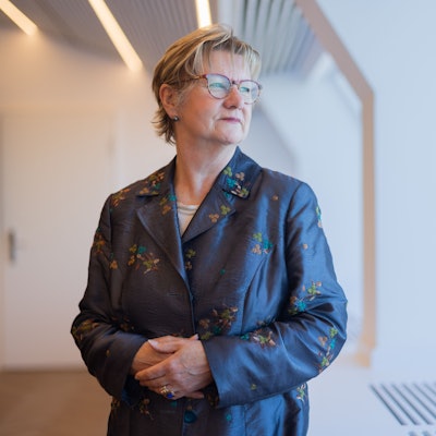 Das Bild zeigt Sylvia Löhrmann, Beauftragte des Landes Nordrhein-Westfalen für die Bekämpfung des Antisemitismus, in der Staatskanzlei. Foto: Rolf Vennenbernd/dpa