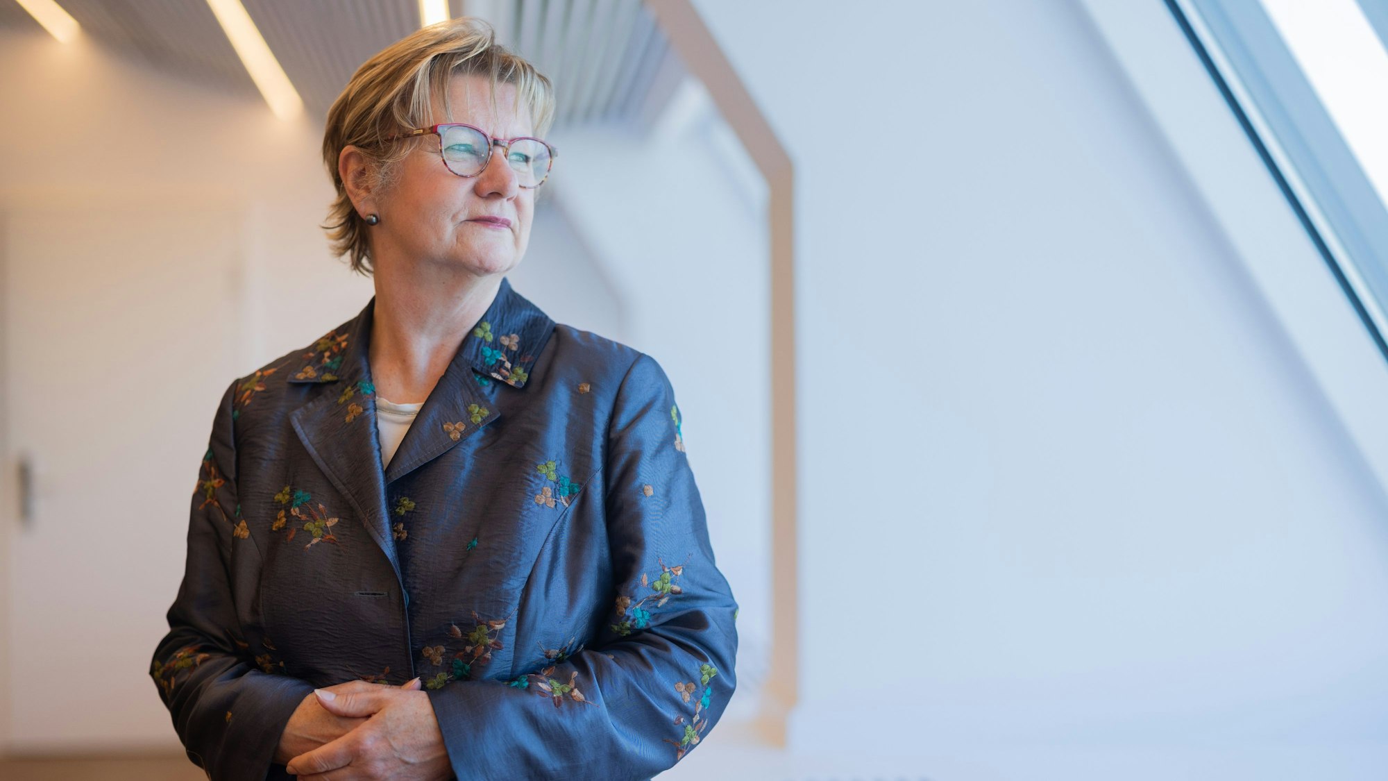 Das Bild zeigt Sylvia Löhrmann, Beauftragte des Landes Nordrhein-Westfalen für die Bekämpfung des Antisemitismus, in der Staatskanzlei. Foto: Rolf Vennenbernd/dpa