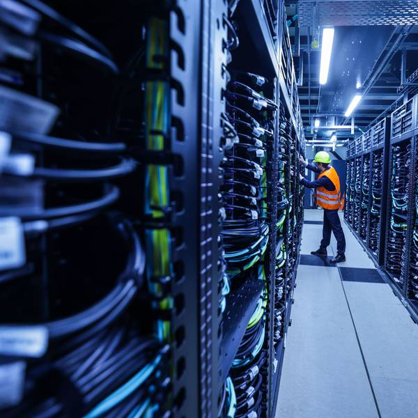 Ein Mitarbeiter arbeitet am Supercomputers Jupiter im Forschungszentrum Jülich. Der Hochleistungsrechner Jupiter am Forschungszentrum Jülich ist der schnellste Supercomputer in Europa.