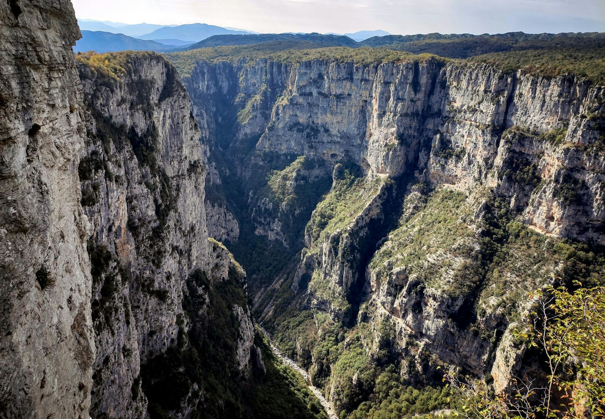 Fantastischer Ausblick von oben: Zwischenstopp am Beloi-Aussichtspunkt.