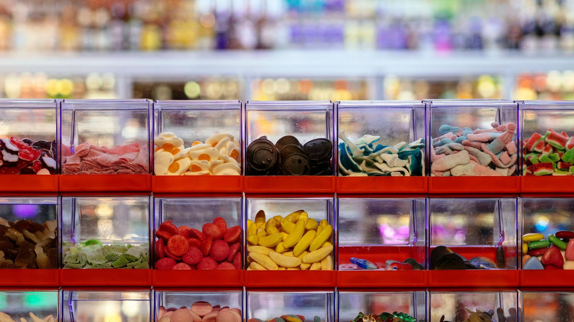 Süßigkeiten in einem Kiosk in Köln.