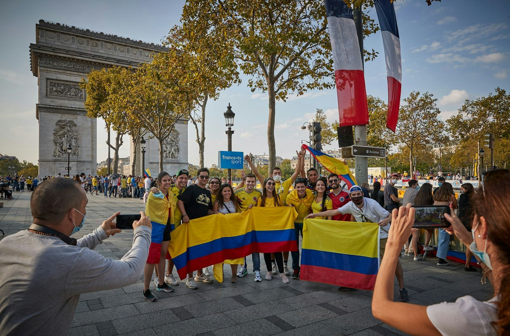 Neu und außergewöhnlich wird die Schlussetappe am Sonntag, 27. Juli. Durch die dreimalige Überfahrt am Montmartre verändert sich die Statik des letzten Renntages. Man kennt die spektakulären Bilder vom Olympischen Straßenrennen 2024. Die Tour de France bekommt dadurch am letzten Renntag noch einmal eine neue Note. (Bild: 2020 Getty Images/Kiran Ridley)