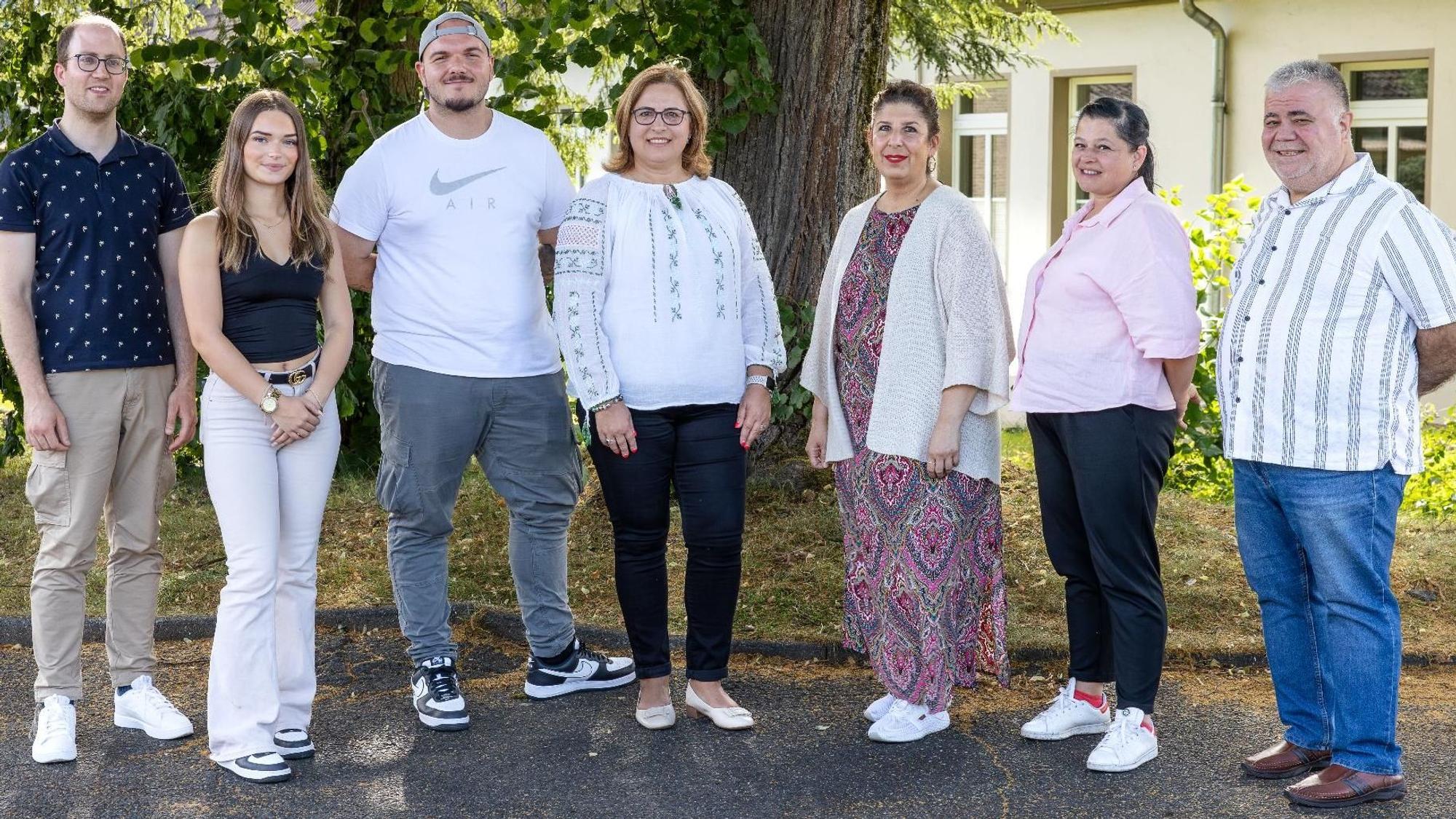 Roman Hansen, Yasmin Karl, Erik Halili, Stella Ignatz, Sevgi Benseddik, Adina Epure, Ayhan Ünaldi vom Bündnis für Burscheid