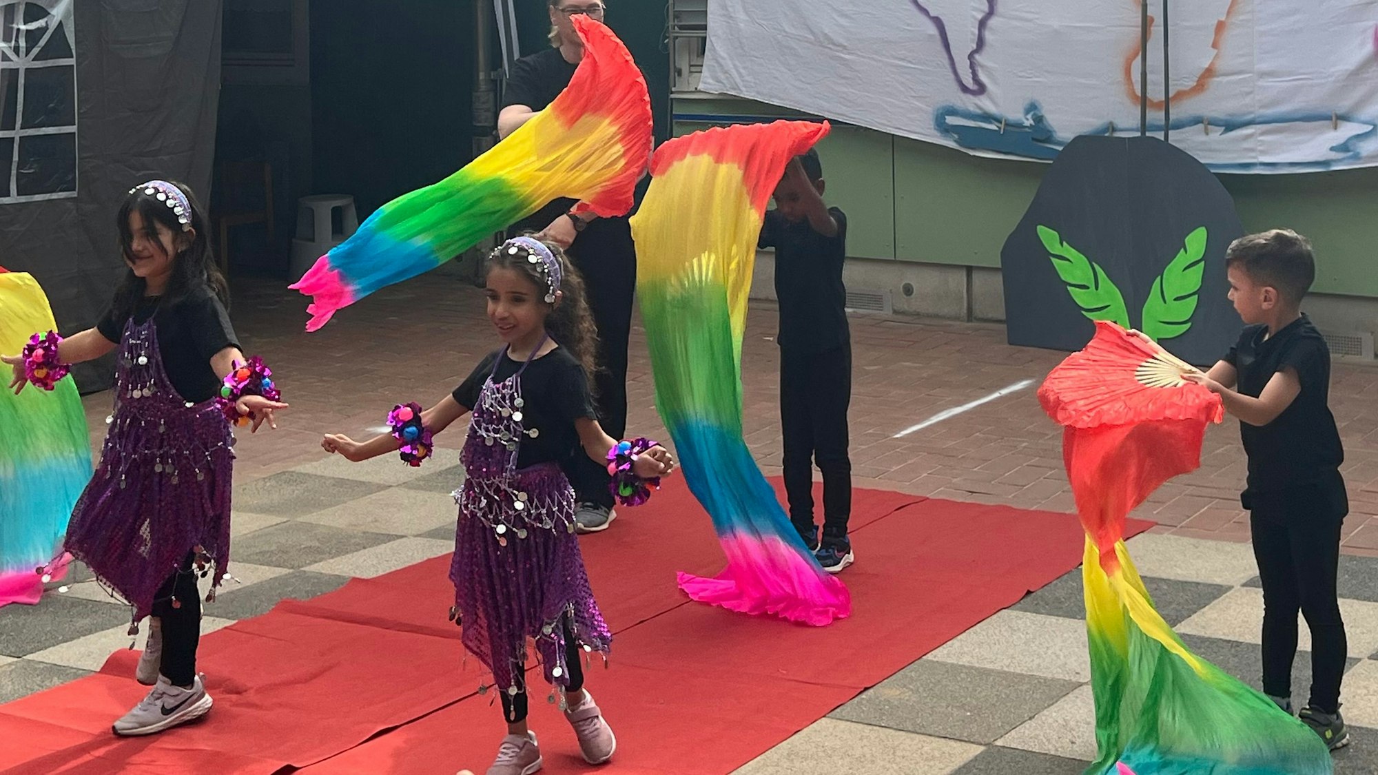 Kinder auf der Bühne