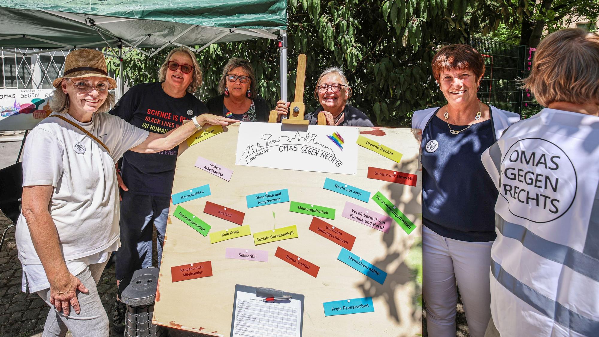 Gruppe Frauen auf einem Fest