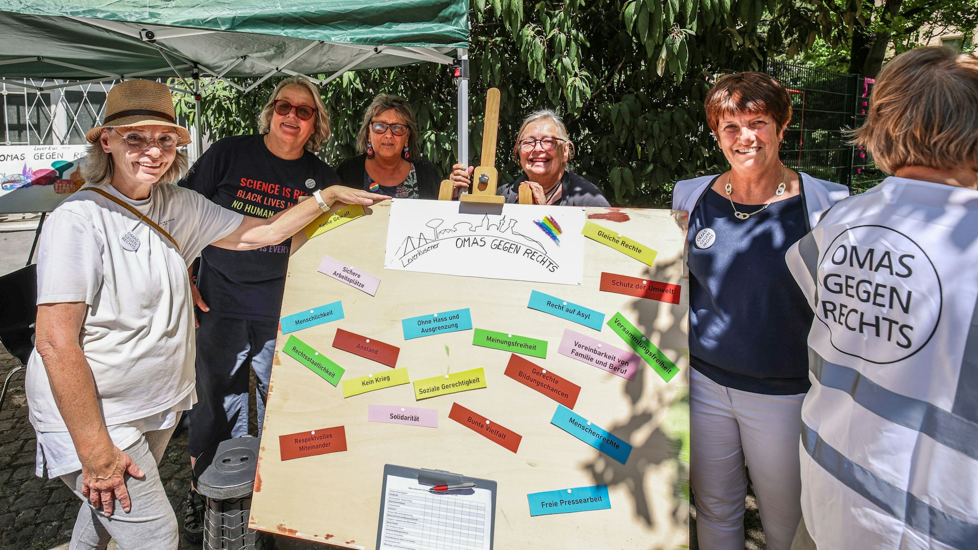 Gruppe Frauen auf einem Fest