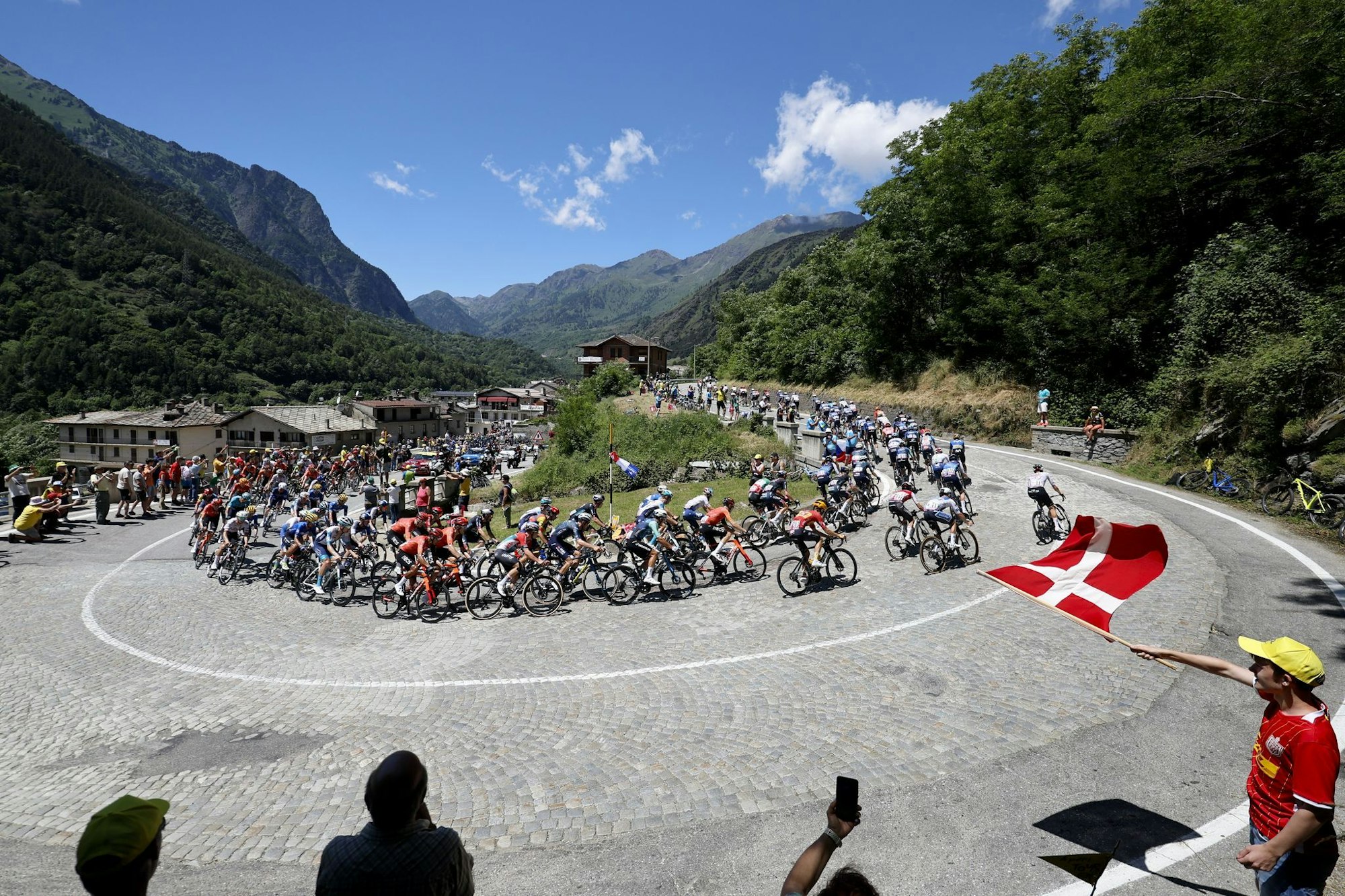Die Tour de France ist auf mehreren TV-Kanälen zu verfolgen.