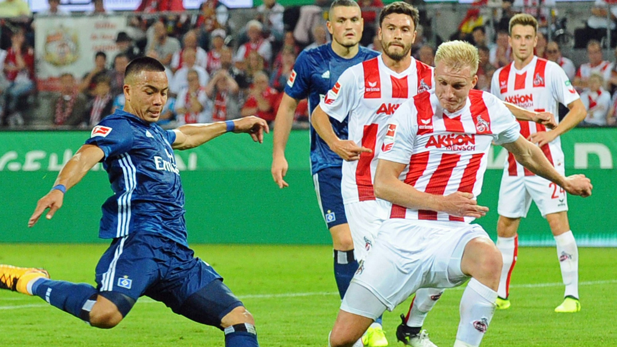 2017: 1. FC Köln gegen Hamburger SV, Tor zum 0:2 durch Bobby Wood ( HSV ), links gegen Frederik Sörensen.