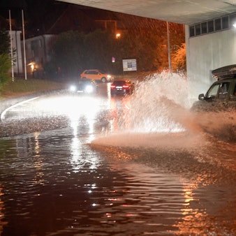 Am Montag kam es in den Alpen zu starken Regenfällen, die zu Überschwemmungen führten.