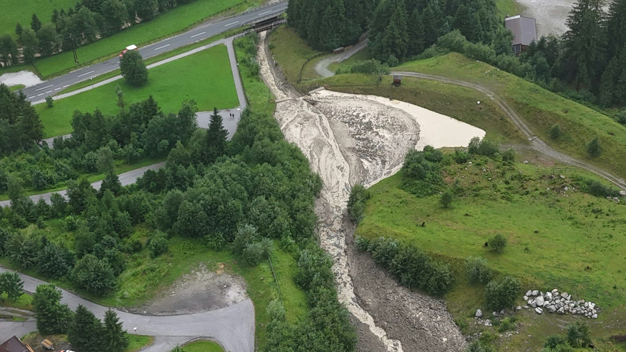 In Österreich herrscht nach einem Unwetter in der Tiroler Gemeinde akuter Murenalarm.