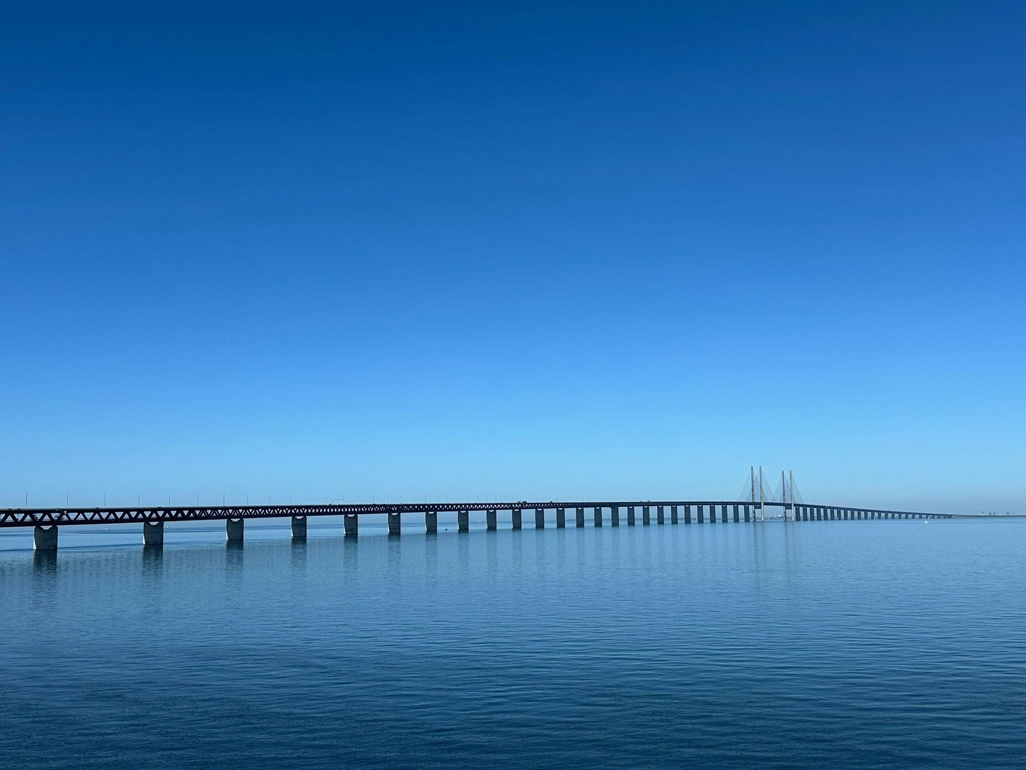 Die Öresundverbindung erstreckt sich über fast 16 Kilometer Länge.