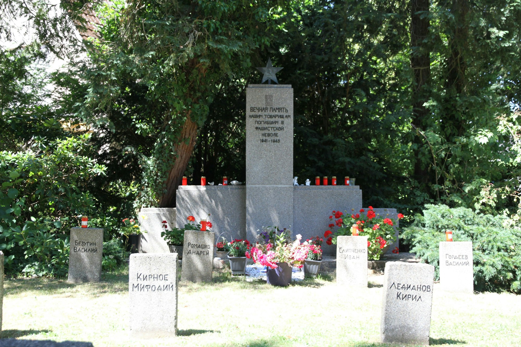 Neue Broschüre des Siegburger Stadtarchivs zu den sowjetischen Gräbern auf dem Siegburger Nordfriedhof