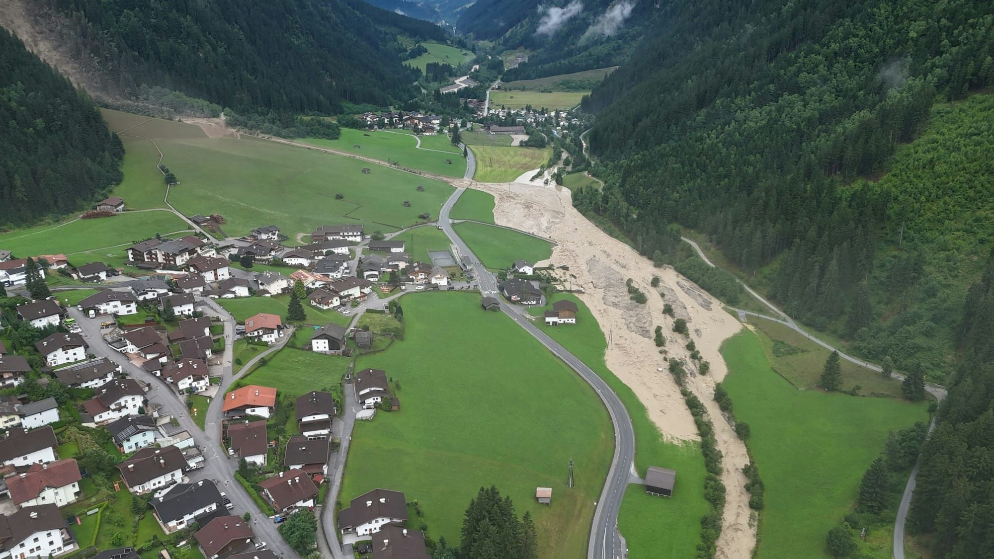 Eine Luftaufnahme von Neustift in Tirol.