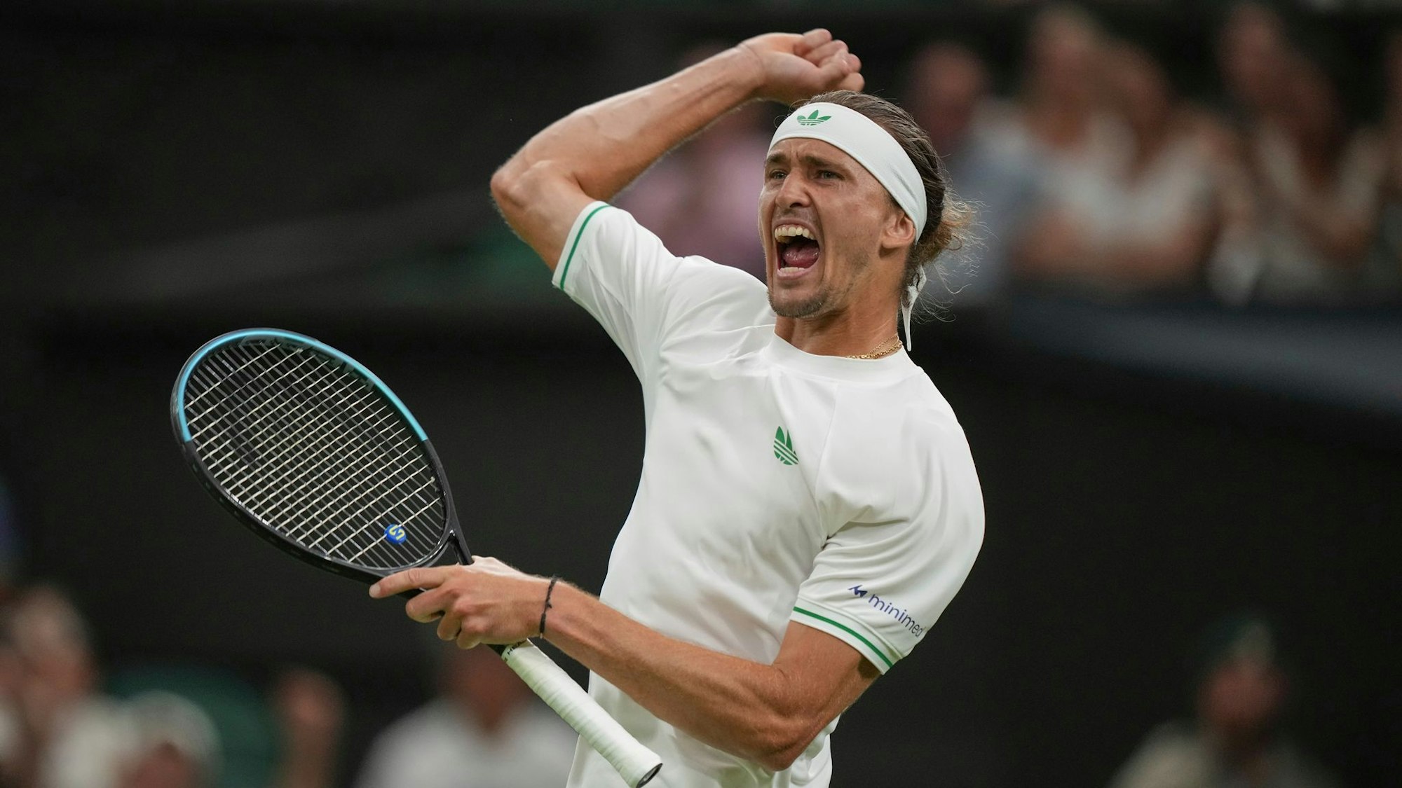 Nach dem zweiten Satz jubelte Alexander Zverev befreit.